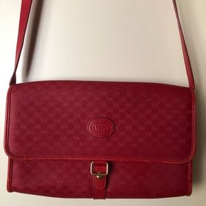 Gucci crossbody purse!
